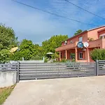 Hundefreundliches Mit Spielplatz, Privatpool, Kicker, Holzkohlegrill Tatil Evi Grižane