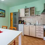 Hundefreundliches Mit Spielplatz, Privatpool, Kicker, Holzkohlegrill