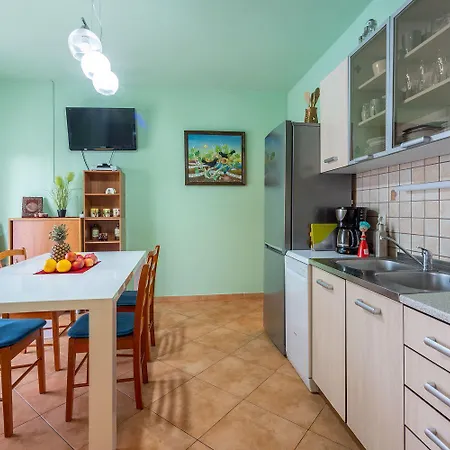 Hundefreundliches Mit Spielplatz, Privatpool, Kicker, Holzkohlegrill *