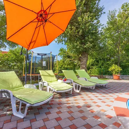 펜션 Hundefreundliches Mit Spielplatz, Privatpool, Kicker, Holzkohlegrill *