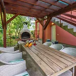 Hundefreundliches Mit Spielplatz, Privatpool, Kicker, Holzkohlegrill * Grižane