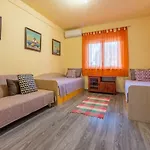 Ferienhaus Hundefreundliches Mit Spielplatz, Privatpool, Kicker, Holzkohlegrill Grižane