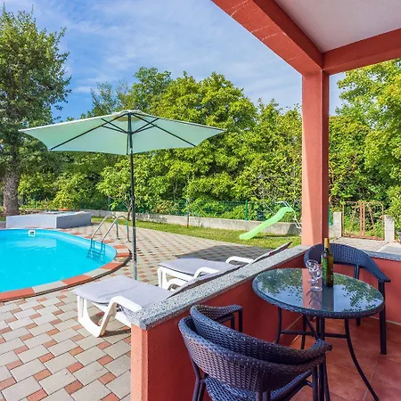 Hundefreundliches Mit Spielplatz, Privatpool, Kicker, Holzkohlegrill Nyaraló