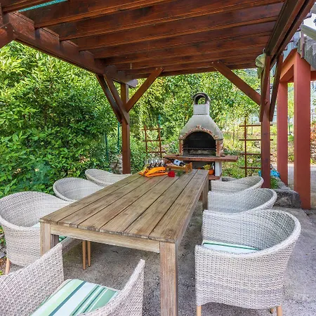 Nyaraló Hundefreundliches Mit Spielplatz, Privatpool, Kicker, Holzkohlegrill