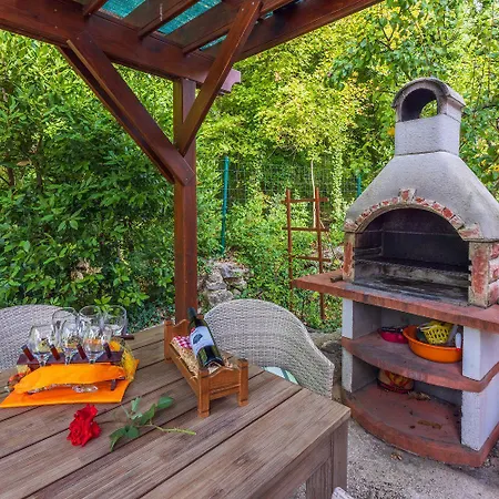 Nyaraló Hundefreundliches Mit Spielplatz, Privatpool, Kicker, Holzkohlegrill