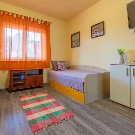 Hundefreundliches Mit Spielplatz, Privatpool, Kicker, Holzkohlegrill Nyaraló Grižane