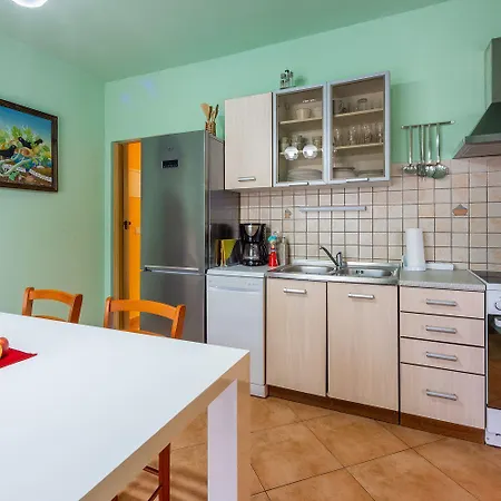 Hundefreundliches Mit Spielplatz, Privatpool, Kicker, Holzkohlegrill