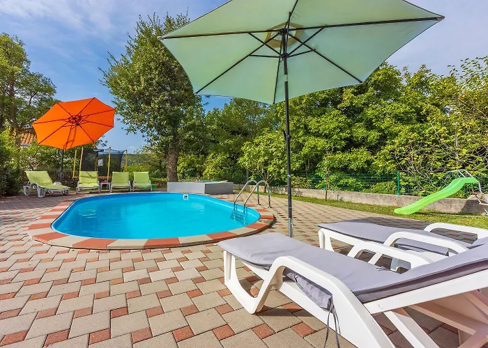 Hundefreundliches Mit Spielplatz, Privatpool, Kicker, Holzkohlegrill Casa de Férias Grižane